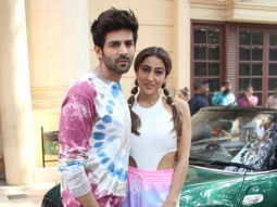 HILARIOUS – Kartik Aaryan makes faces while Sara Ali Khan talks!