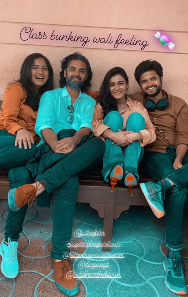 LEAKED PHOTOS: Ranveer Singh as a Gujarati man in Jayeshbhai Jordaar; Boman Irani & Shalini Pandey snapped on the sets LEAKED PHOTOS: Ranveer Singh as a Gujarati man in Jayeshbhai Jordaar; Boman Irani & Shalini Pandey snapped on the sets