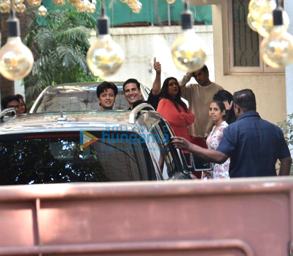 photos akshay kumar and riteish deshmukh snapped in juhu 2