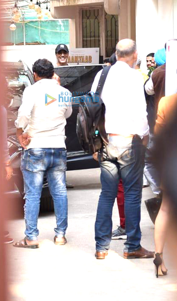 photos akshay kumar snapped at a dubbing studio 4
