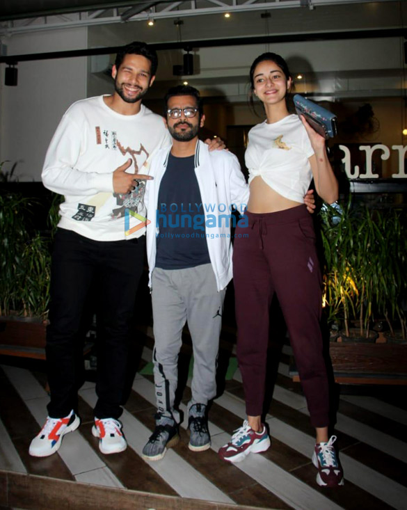 photos ananya panday siddhant chaturvedi and shakun batra spotted at farmers cafe in bandra 3