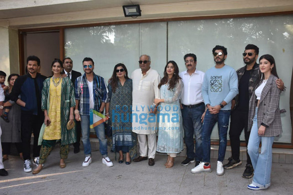photos anil kapoor and family snapped at the naming of a chowk in chembur after his father 609