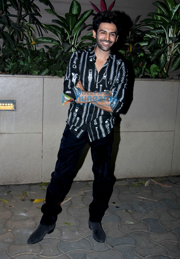 photos bhool bhulaiyaa 2 team snapped at producer murad khetanis house 3
