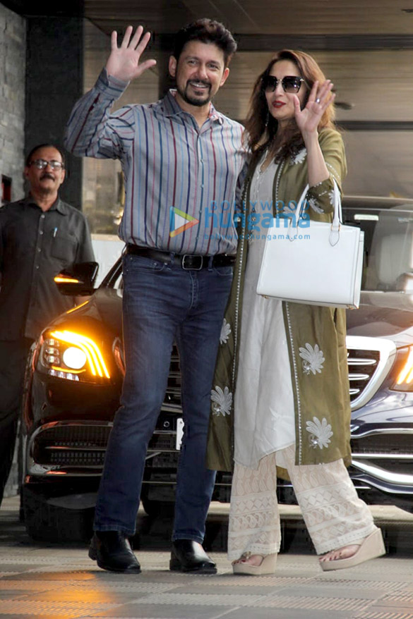 photos hrithik roshan zayed khan and madhuri dixit spotted at hakkasan in bandra 5