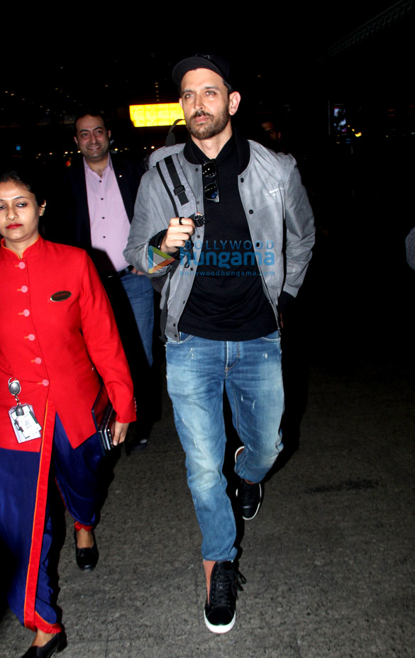 Photos: Hrithik Roshan, Janhvi Kapoor, Sunny Leone and others snapped at the airport