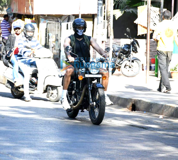photos janhvi kapoor aditya roy kapur and yami gautam spotted at the gym 5