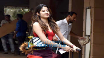 Photos: Janhvi Kapoor snapped in Juhu