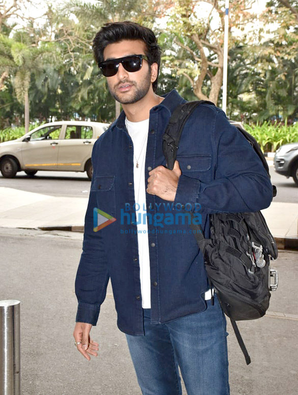 photos kareena kapoor khan aditi rao hydari and others snapped at the airport 3