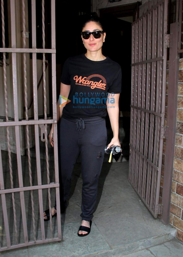 photos kareena kapoor khan spotted at shankar mahadevans dubbing studio 1