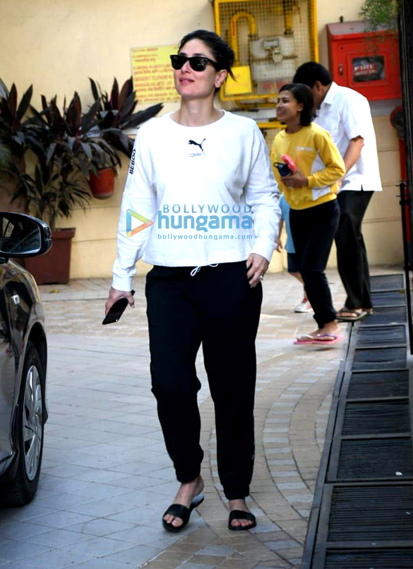 photos kareena kapoor khan spotted in bandra 3 7