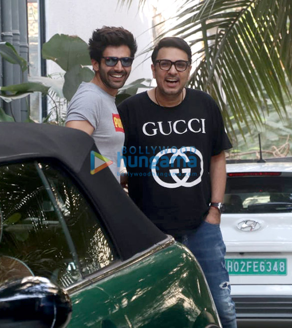 photos kartik aaryan and janhvi kapoor spotted at maddock films office 2