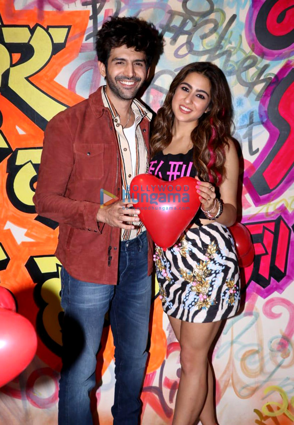 photos kartik aaryan and sara ali khan snapped during love aaj kal promotions 4 2