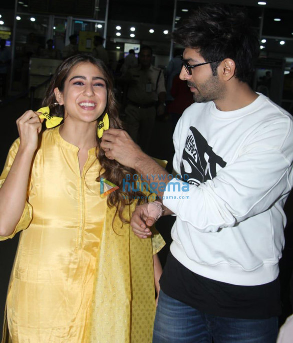 photos kartik aaryan and sara ali khan snapped during love aaj kal promotions 6 3