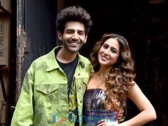 Photos: Kartik Aaryan and Sara Ali Khan snapped promoting Love Aaj Kal on sets of Dance Plus 5
