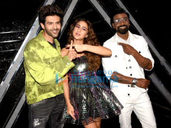 Photos: Kartik Aaryan and Sara Ali Khan snapped promoting Love Aaj Kal on sets of Dance Plus 5