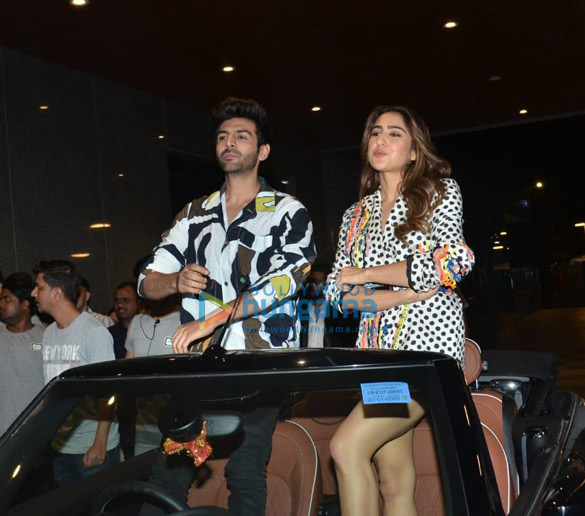 photos kartik aaryan and sara ali khan snapped promoting their film love aaj kal 4