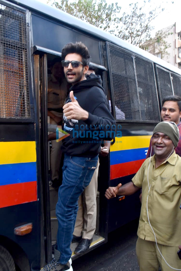 photos kartik aaryan snapped at anshula kapoors fankind charity initiative 3