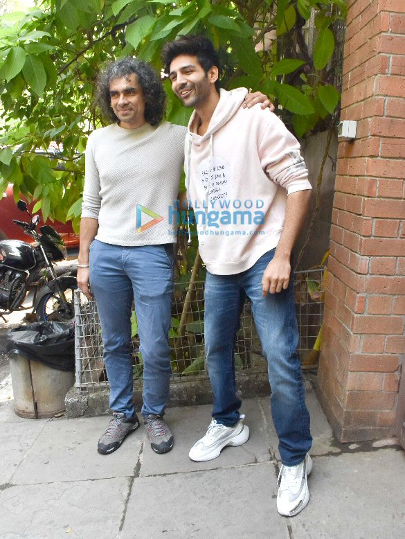 photos kartik aaryan spotted at imtiaz alis office in versova 2