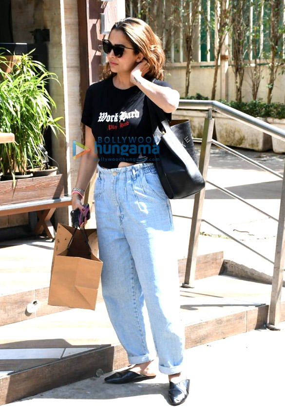 photos malaika arora and amrita arora spotted at farmers cafe in bandra 4