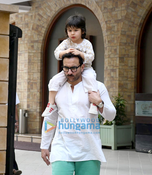 photos saif ali khan kareena kapoor khan and taimur ali khan spotted in bandra 2