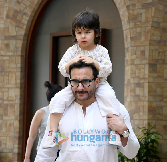 photos saif ali khan kareena kapoor khan and taimur ali khan spotted in bandra 3
