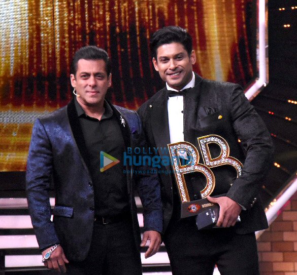 photos salman khan announces sidharth shukla as the winner of bigg boss 13 asim riaz comes second 4
