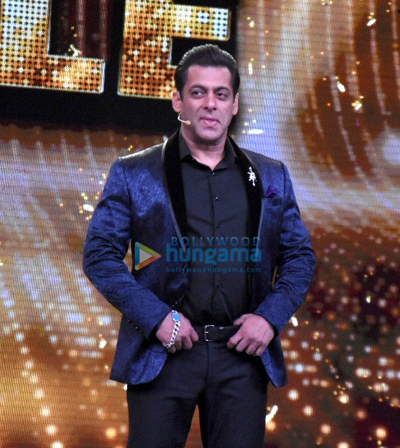 photos salman khan announces sidharth shukla as the winner of bigg boss 13 asim riaz comes second 7