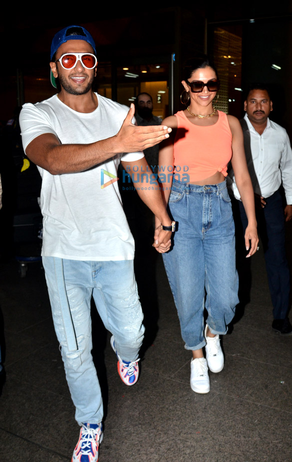 photos sara ali khan kartik aaryan deepika padukone and ranveer singh snapped at the airport 4