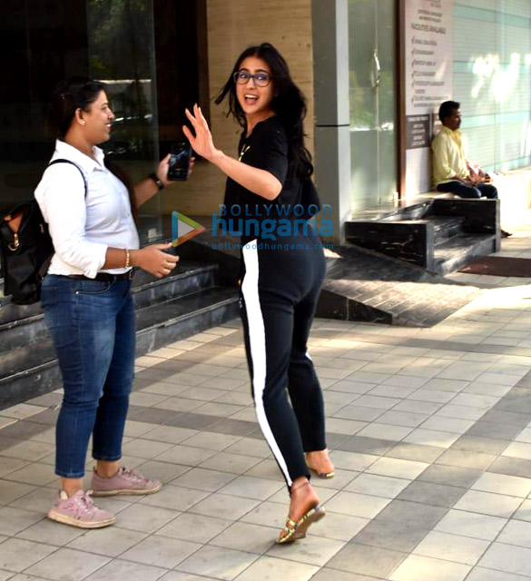 photos sara ali khan spotted in juhu 3 2