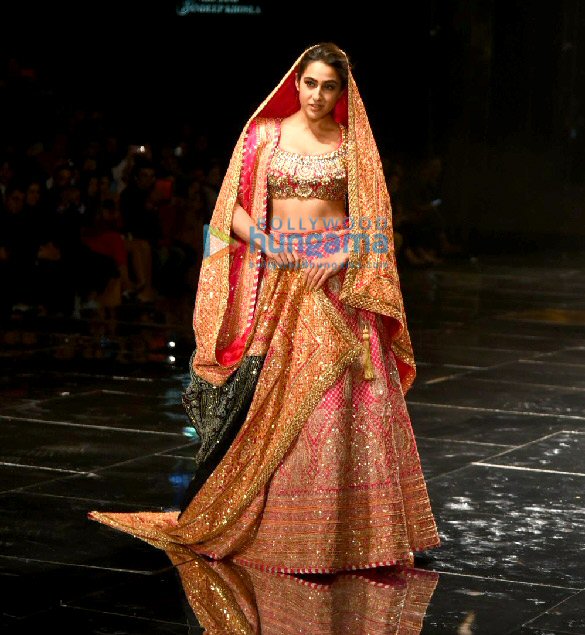 photos sara ali khan walks the ramp for abu jani and sandeep khosla at blenders pride fashion tour 2020 4