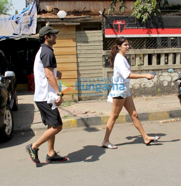 photos sushant singh rajput and rhea chakraborty spotted at the gym in bandra 3