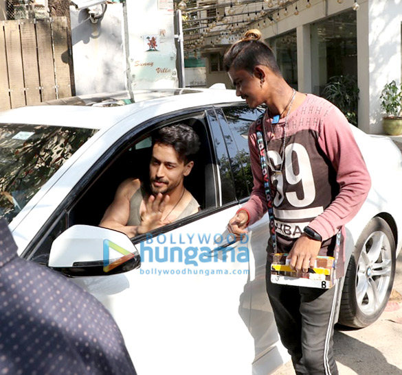 photos tiger shroff snapped at a dubbing studio 2