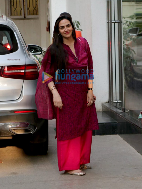 photos varun dhawan and esha deol spotted at sunny super sound in juhu 3
