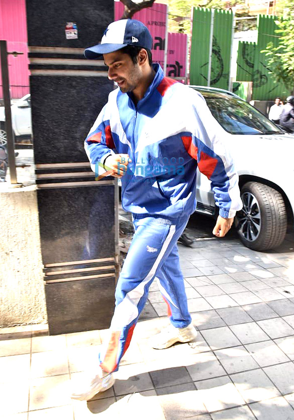 photos varun dhawan snapped at david dhawans office 3