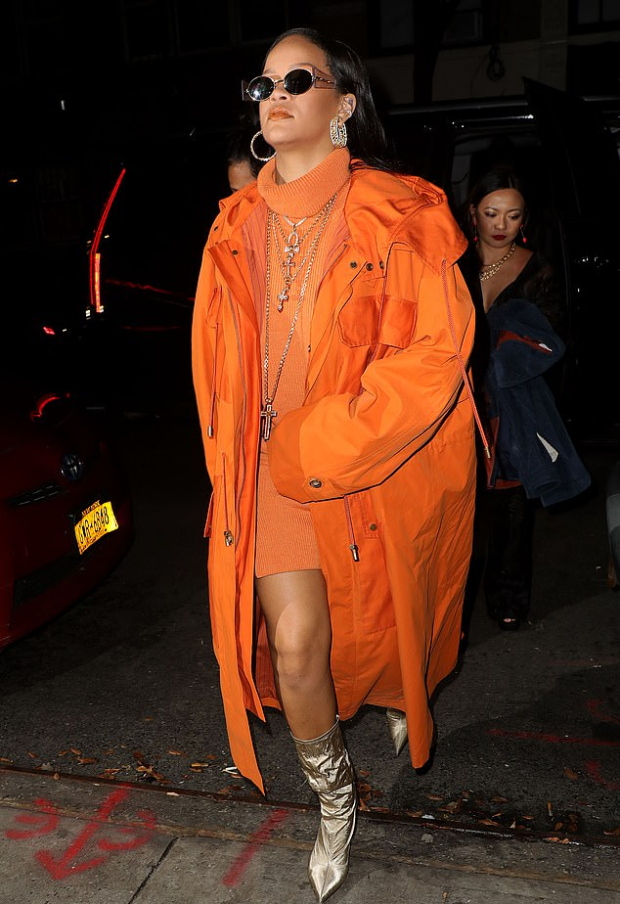 Rihanna visits her pop-up store in New York wearing head-to-toe Fenty collection worth over Rs. 2 lakhs