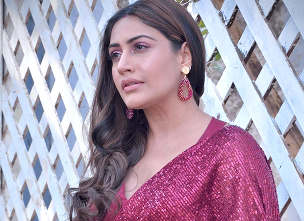 Surbhi Chandna becomes the talk of the town with her saree clad look!