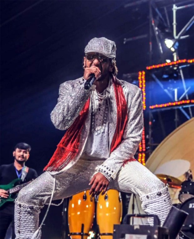 Filmfare Awards 2020: From 'Chane Ke Khet Mein' with Madhuri Dixit to disco avatar, Ranveer Singh is ready to enthrall Filmfare Awards 2020: From 'Chane Ke Khet Mein' with Madhuri Dixit to disco avatar, Ranveer Singh is ready to enthrall