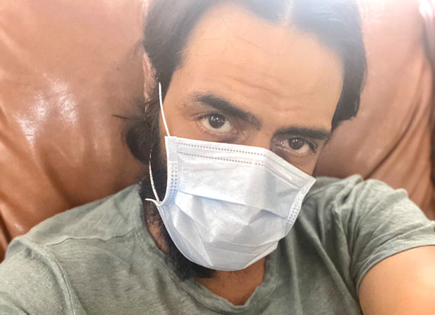 Amidst coronavirus outbreak, Arjun Rampal advises followers to wear mask and carry hand sanitizer