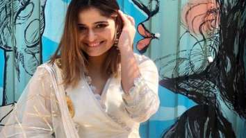 Arti Singh has her Dilwale Dulhania Le Jayenge moment with the iconic song, ‘Mere Khwabon Mein Jo Aaye’
