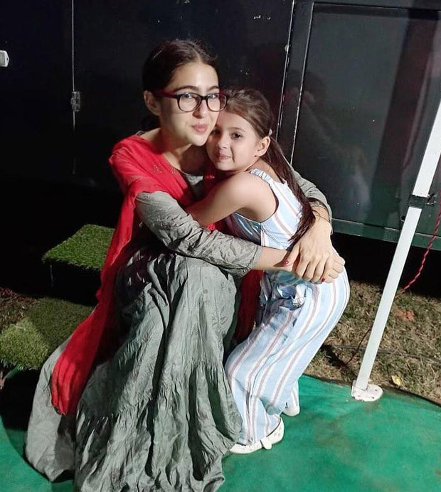 Atrangi Re: Sara Ali Khan flaunts her desi avatar as she hugs child artiste Mannat Mishra in this adorable photo 
