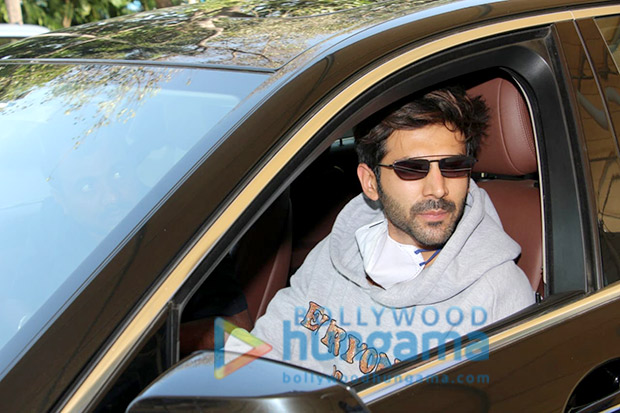 Bhool Bhulaiyaa 2 Kartik Aaryan returns to Mumbai after shoot gets halted due to Coronavirus outbreak