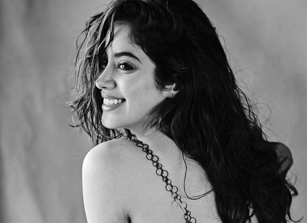 Janhvi Kapoor lip-syncing to ‘Bholi Si Surat’ at the airport is such a mid-week mood!