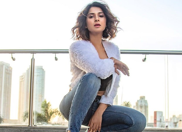 Jennifer Winget gives a 14-step guide to rediscover oneself during social distancing and it is the best thing you will come across