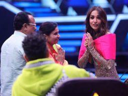 Malaika Arora graciously accepts a beautiful paithani saree and a nathni from a contestant’s parents on India’s Best Dancer
