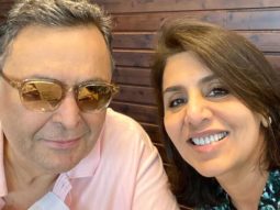 Rishi Kapoor and Neetu Kapoor are all smiles as they pose for a selfie