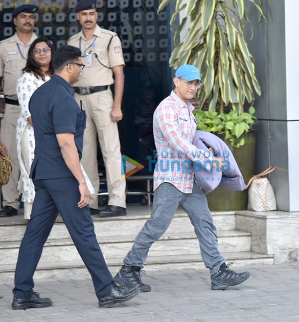 photos aamir khan snapped at the airport 3