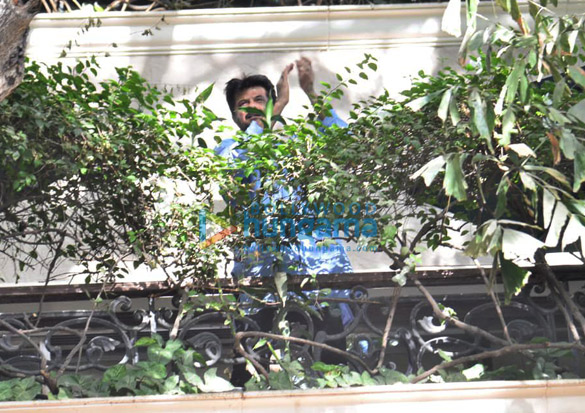 photos celebs indulge in clapping during janta curfew 4