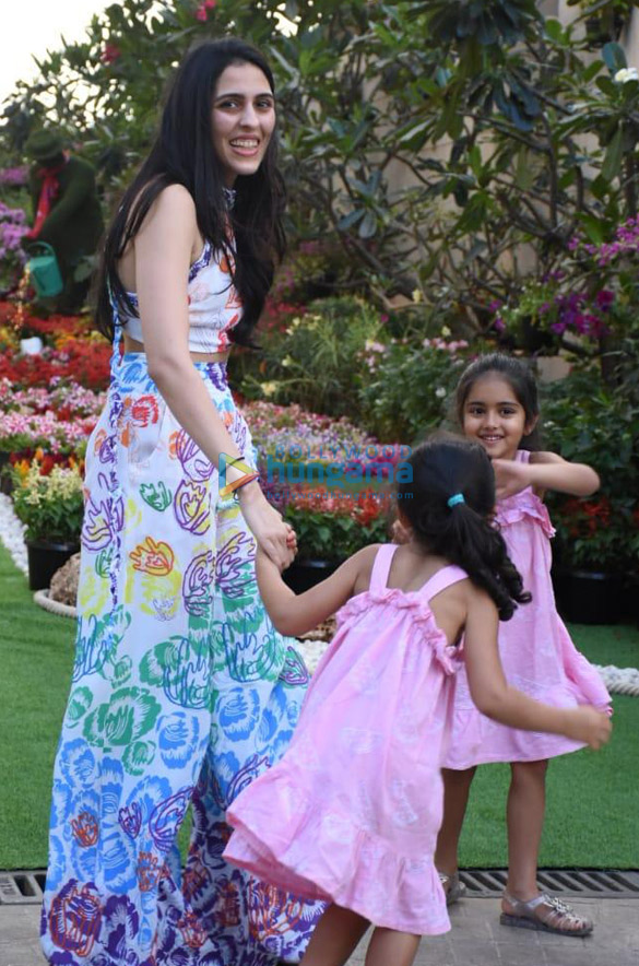 photos celebs snapped at pirals holi house party 3