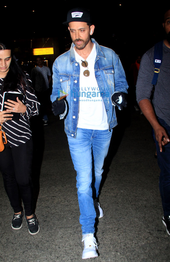 photos hrithik roshan sidharth malhotra karan johar and others snapped at the airport 1