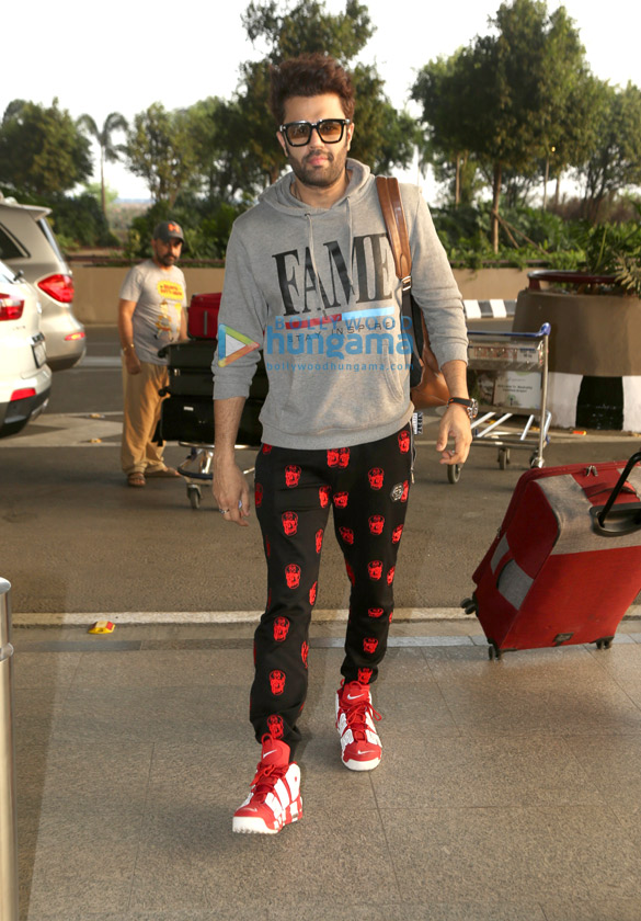 photos hrithik roshan sidharth malhotra karan johar and others snapped at the airport 5